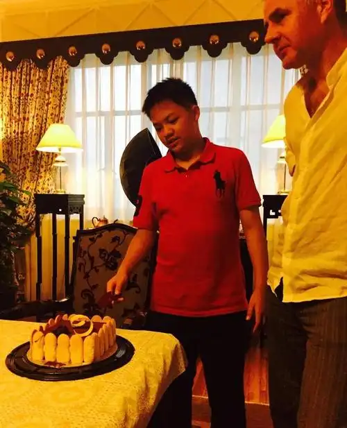 原创金星52岁生日,远在国外的大儿子嘟嘟晒照为妈妈庆生很贴心