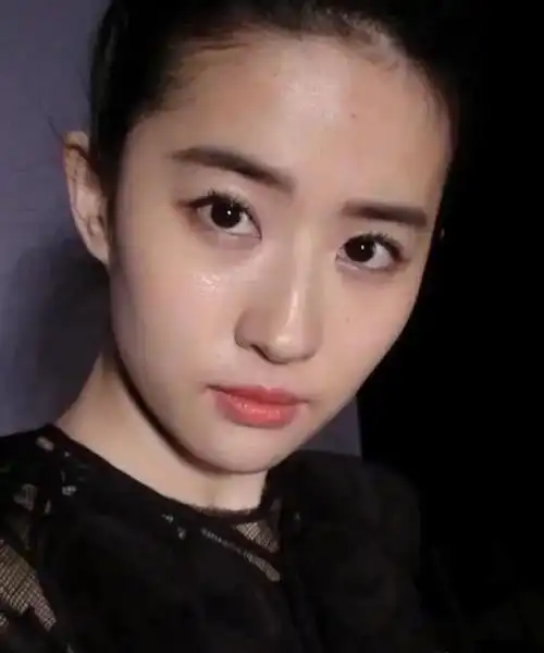 刘亦菲这就是35真实的皮肤状态吧