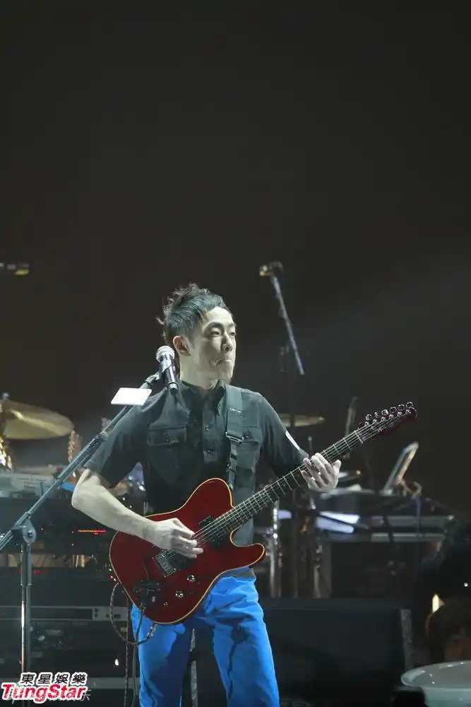 黄贯中方大同秀吉他