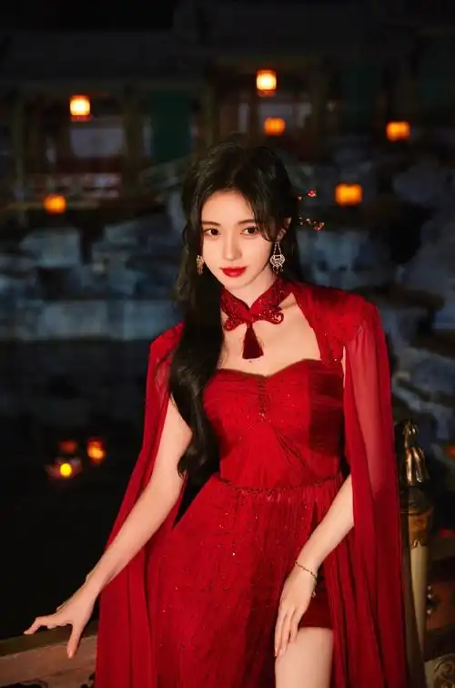 鞠婧祎灯火流光国风舞台造型##鞠婧祎灯火流光红裙造型