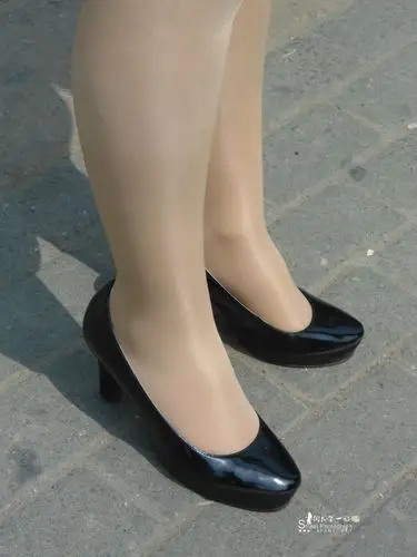 【转载】又一位穿两双丝袜的妹妹