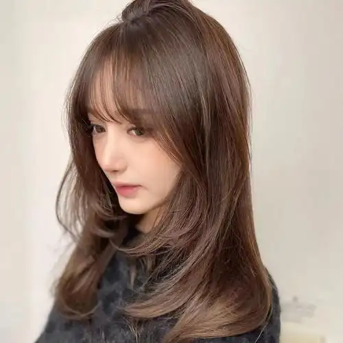 头发染色2022年最新流行颜色(最时尚显白的发型)