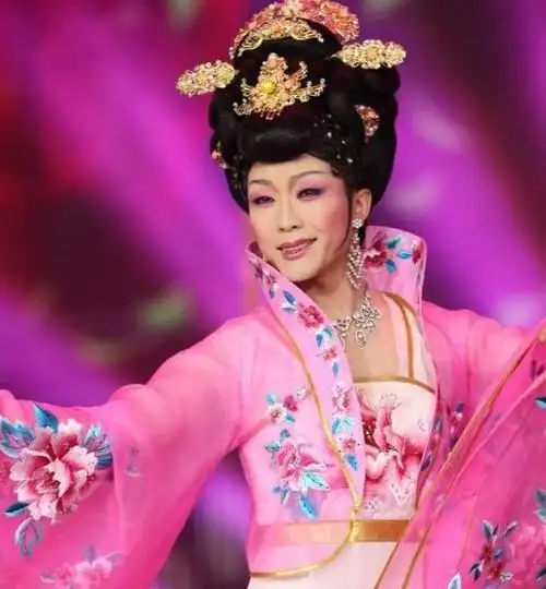 盘点李玉刚:草根的逆袭之路,凭借《新贵妃醉酒》直接一曲成名!