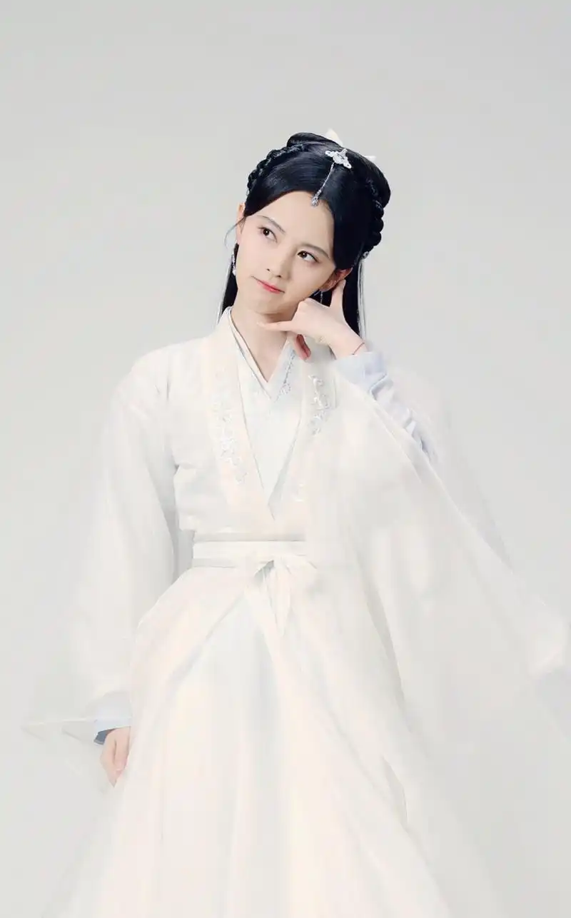 女艺人鞠婧祎古装仙气可爱写真