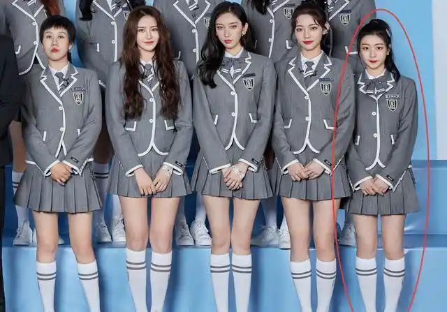 青你2毕业大合照王承渲2次都站同一位置受不受重视够明显