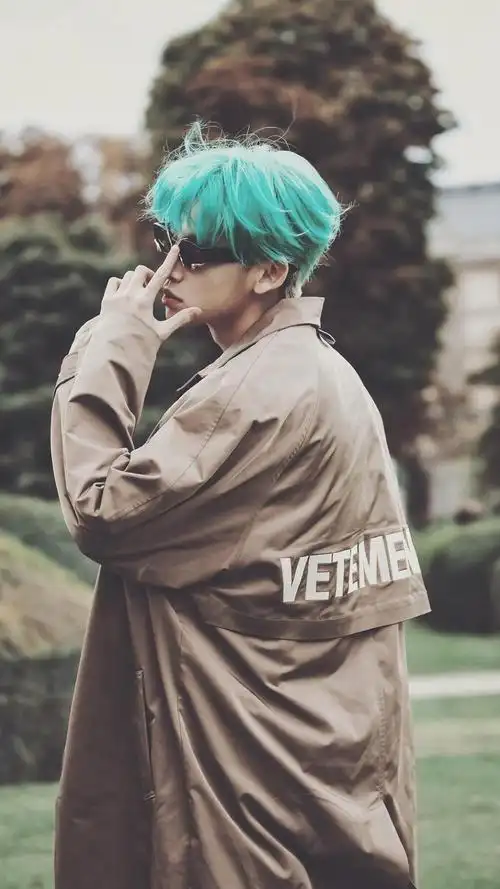 小鬼王琳凯时尚潮流帅气写真手机壁纸