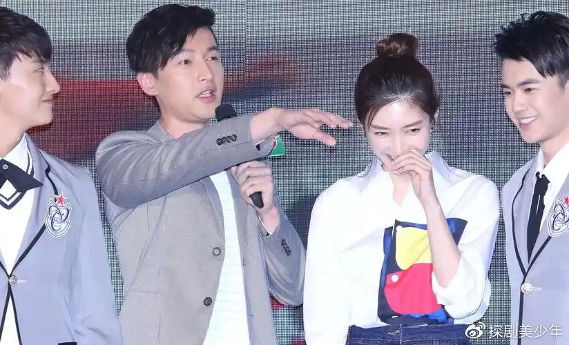 分手四年胡歌江疏影再同框一边尴尬一边淡定