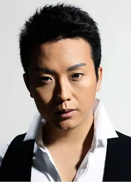 出道15年那个梅葆玖至死不肯原谅的李玉刚43岁终于熬出了头