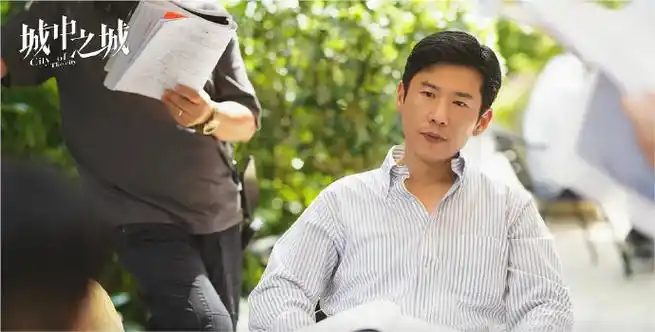 看三大叔圈男神@于和伟@王骁很娱乐@演员王劲松玩转金融圈!