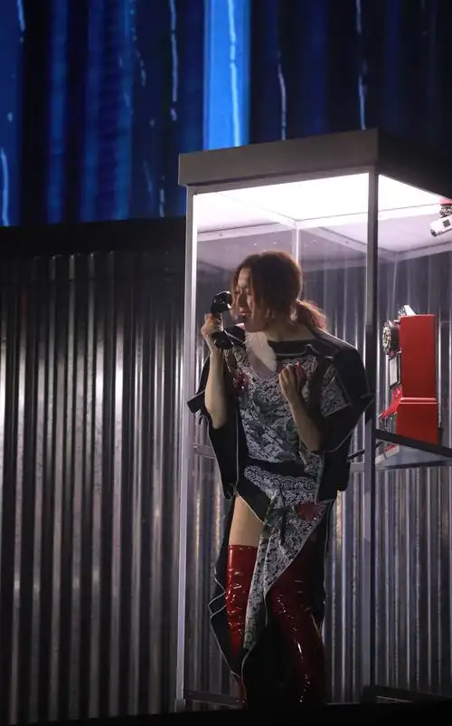 1/ 12 2021年8月18日,香港,天后郑秀文(sammi )在九展star hall举行