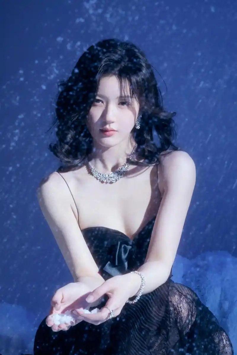 赵露思:完美身材与独特魅力 赵露思的最新性感照片在社交媒体上曝光