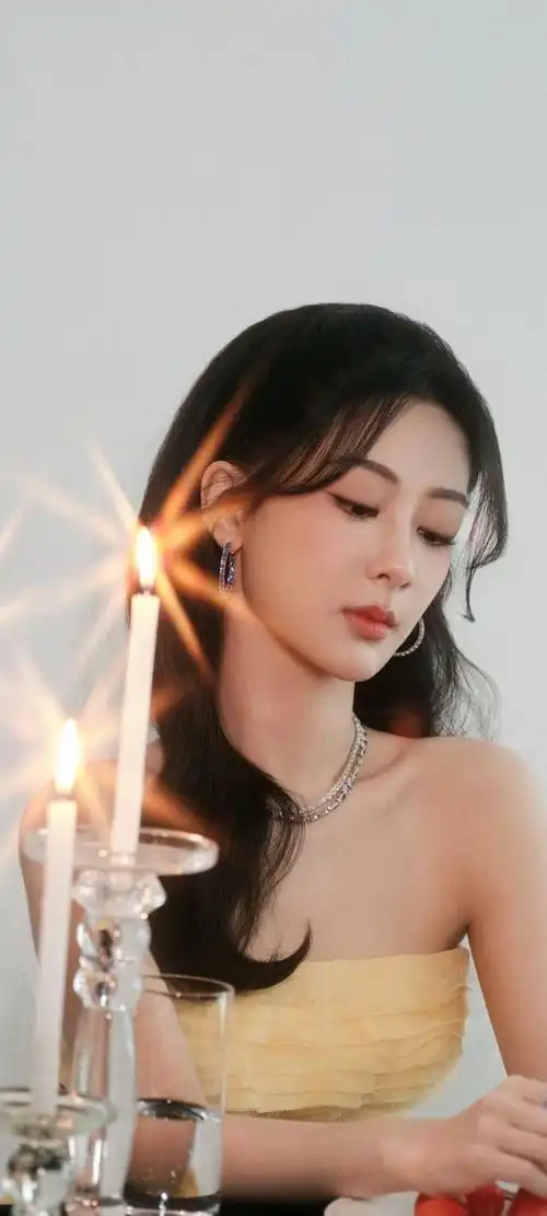 美女明星系列壁纸~杨紫,紫色礼服好看还是黄色礼服好看