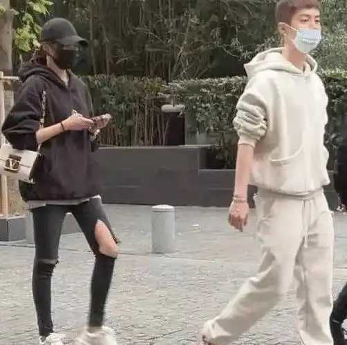 关晓彤谈恋爱没耽误事业官宣成为冬奥特邀讲解员证件照超清纯