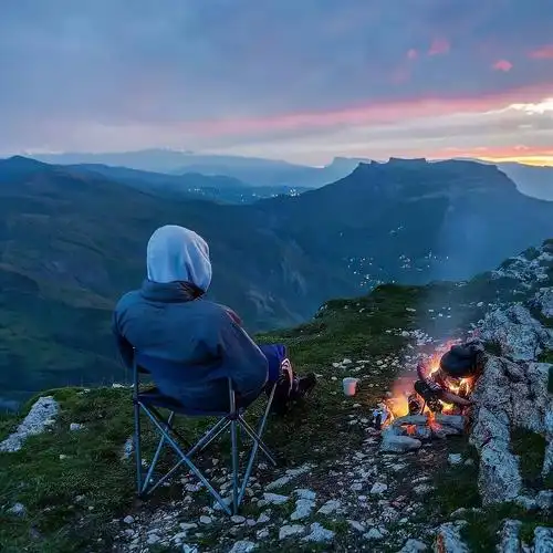 孤独伤感绝望黑暗头像男背影,黑暗系压抑头像绝望男