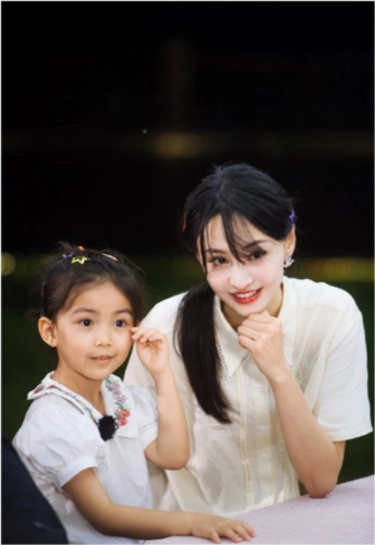 郑爽争抚养权,节目组前工作人员曝其带孩子细节:绝不能让郑爽养孩子