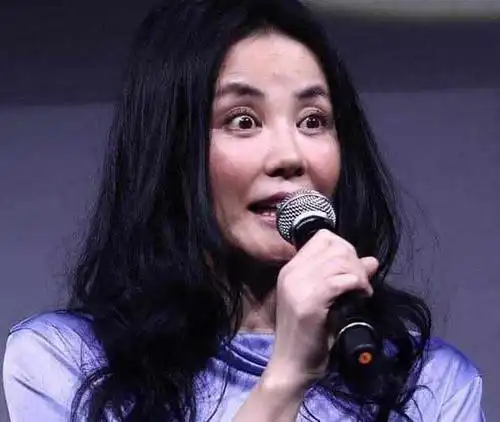 48岁王菲近照曝光 尽显老态 网友称:看不懂 到底是为什么呢