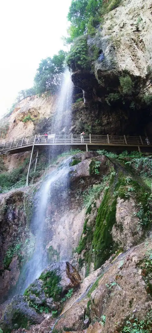 绿水映绝壁,溶洞有奇观--游延庆滴水壶景区