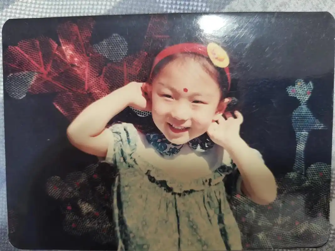 回味小时候的照片真幸福,在匆匆忙忙的日子里,愿继续无忧无虑, - 抖音