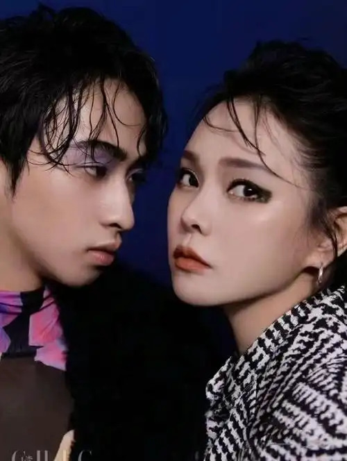 最大胆星二代伊能静儿子穿透视装cos名人晒男友亲密照疑出柜