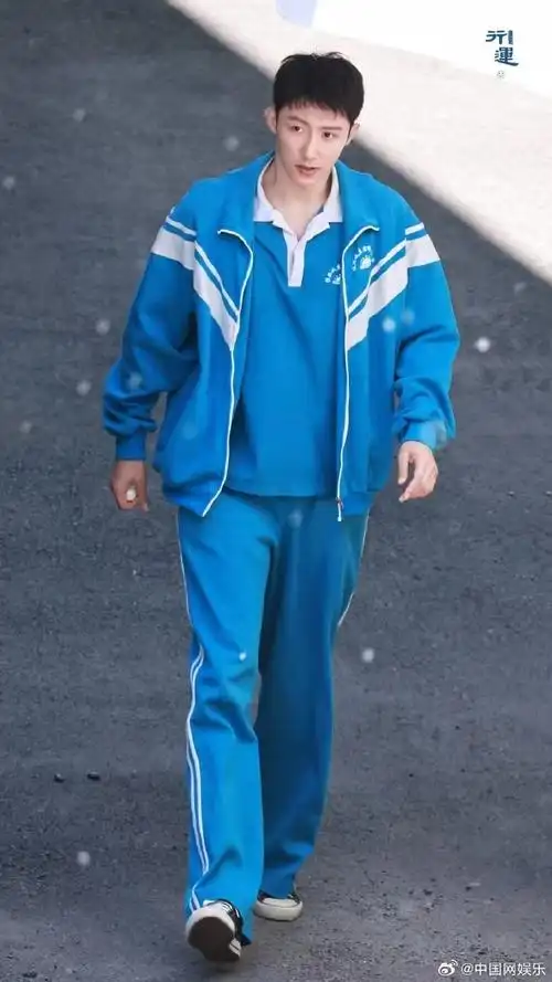 黄景瑜回应演高中生