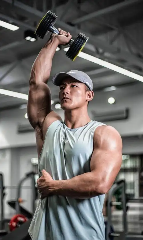 1 / 8 高清健身运动男模写真,每一张都充满荷尔蒙魅力,赶紧领取