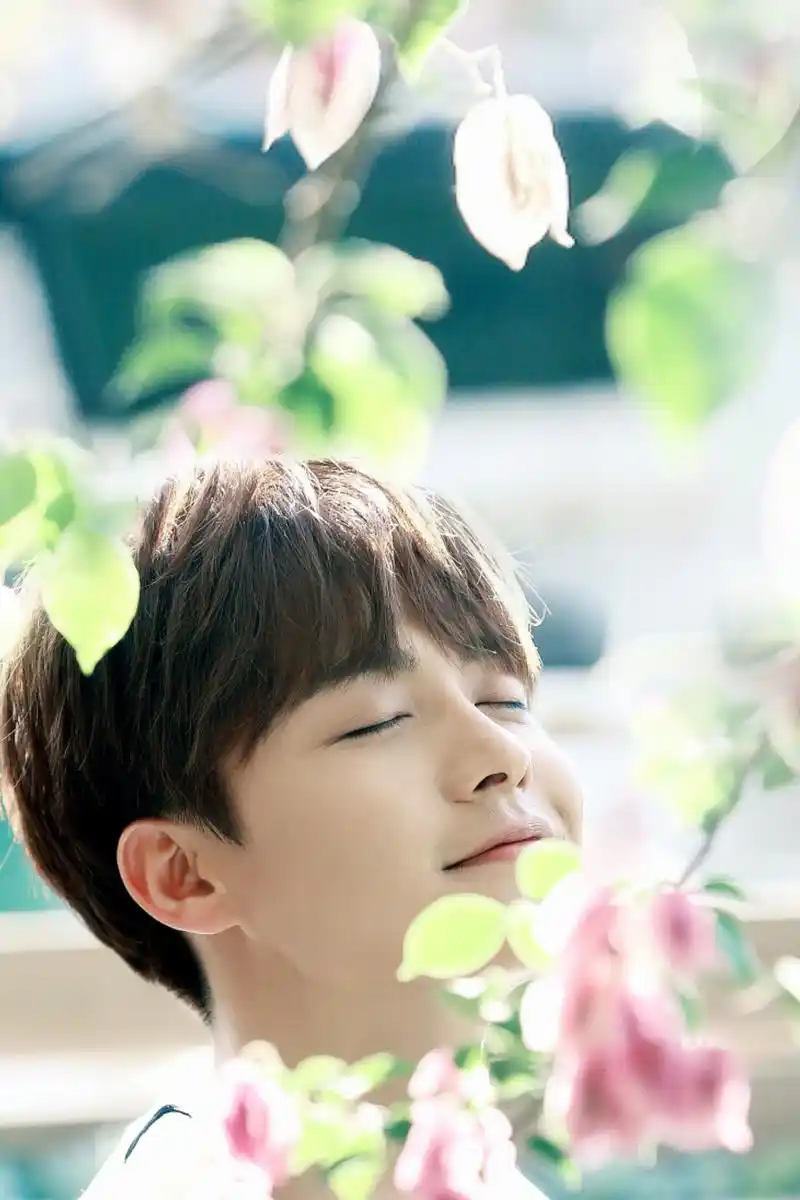马天宇高清壁纸分享,怎么会有笑起来这么阳光这么好看的大男孩啊