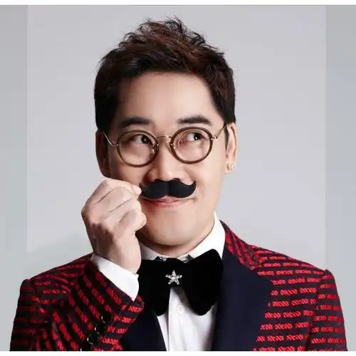 p data-id="gnc110nzfr">金延宇,韩国男歌手,1971年7月22日出生于