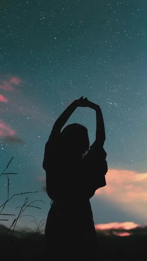 走不出  过往,无法露出笑颜  壁纸名称:  背影壁纸  壁纸类型:高清