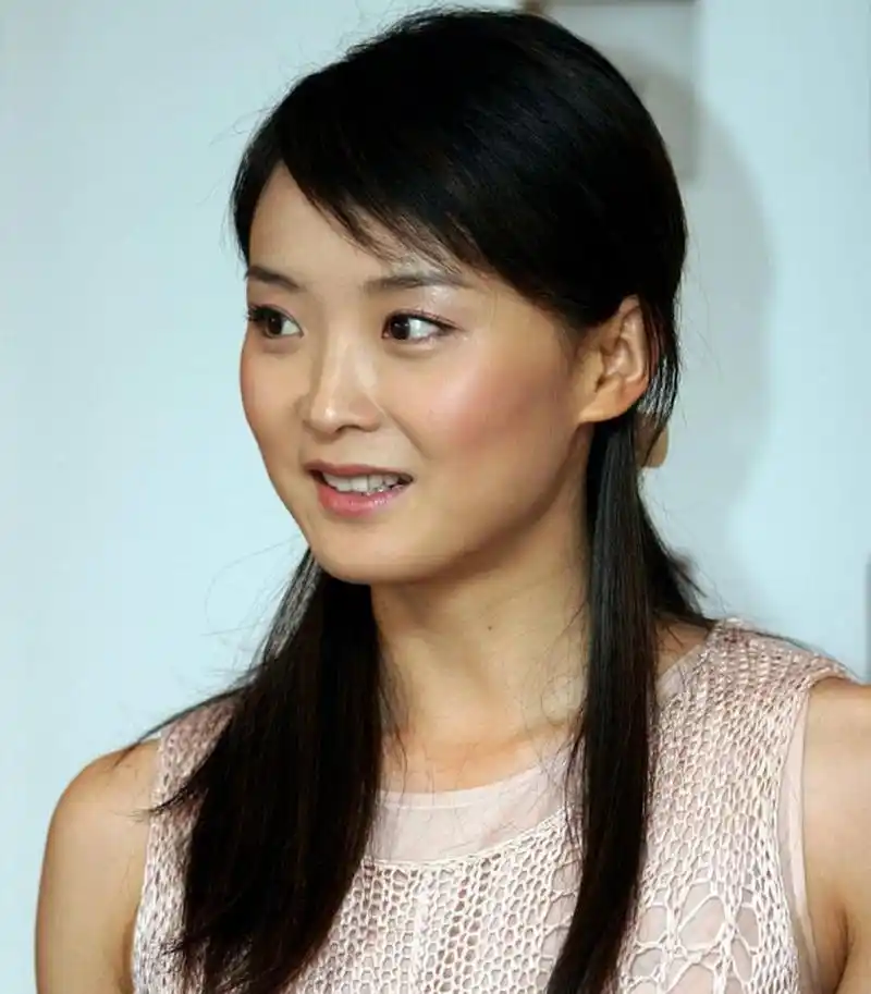 "晴格格"王艳曝光了自己故宫对面的豪宅内景,素颜站在故宫对面的豪宅