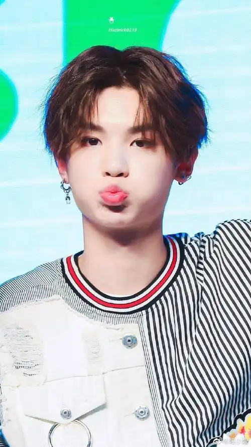 黄明昊#