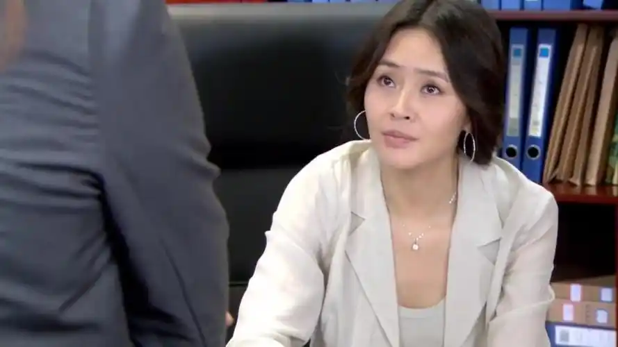 门第:心机女背后捅刀,小贝被迫下岗,女强人终于绷不住了