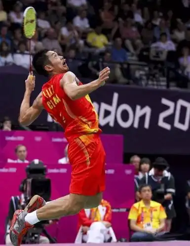 来看图:                                 林丹的面部表情和打球技巧