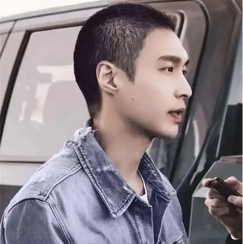 男明星寸头有多帅气,鹿晗俊秀,张艺兴帅气,看到他:不愧是酷盖