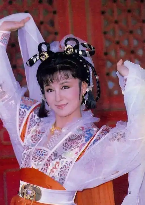 潘迎紫迎71岁生日,13岁出道曾嫁陈鸿烈,分手后坚持不再婚不生育_邵氏