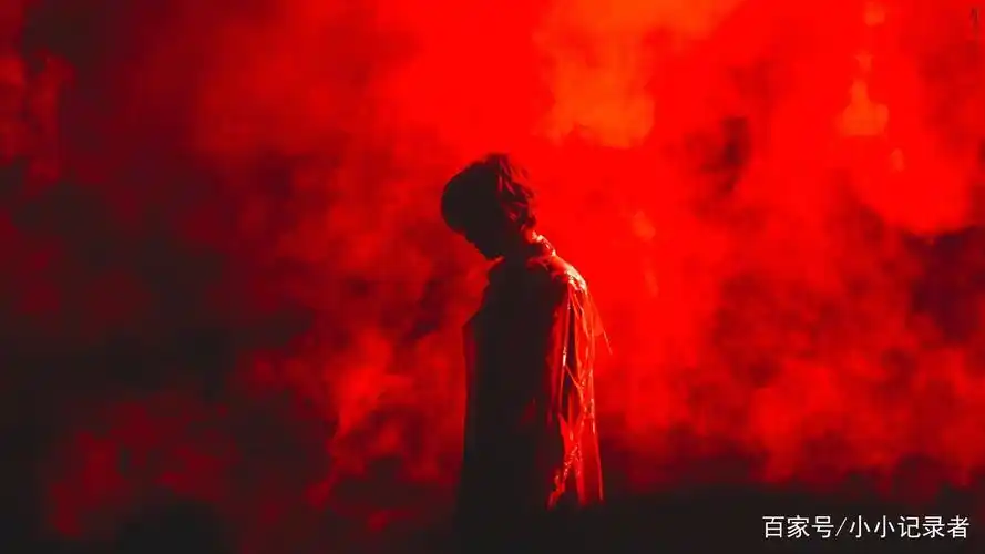 论华语乐坛领军人华晨宇和红色的适配度,果然是红气养人!