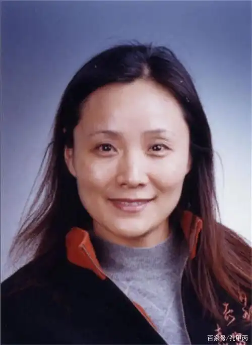 杜锋妻子近况:独自一人在北京照顾儿女,35岁依旧颜值身材在线