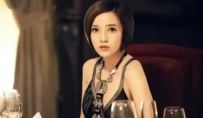 才女郭采洁和杨幂热吻因郭敬明走红36岁依旧未婚