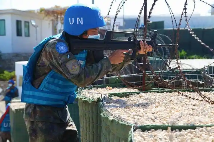 守卫和平的中国蓝盔_黎维和