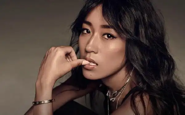 肤色稍微有点黑的女生应该涂哪个色号的口红?