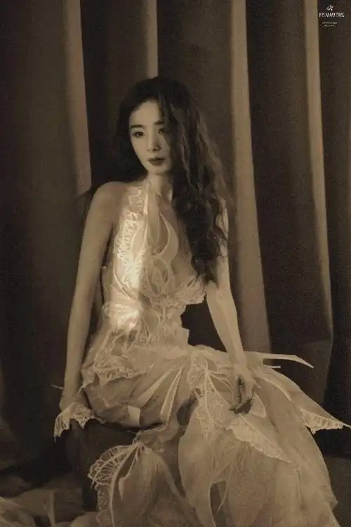 杨幂芭莎蕾丝纱裙造型##年末红毯看杨幂