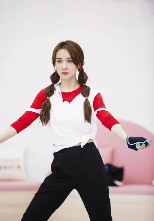 谁能想到原本在《快乐大本营》里最不起眼的吴昕,正在逆风翻盘插图7