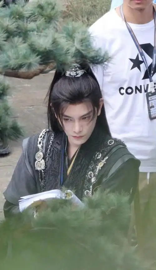 240114 多重人格魅力爆棚,丁禹兮待播剧引发粉丝热切期待!