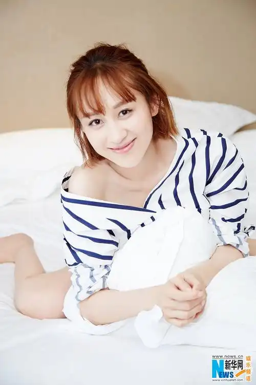 练束梅曝最新写真笑容甜美气质优雅