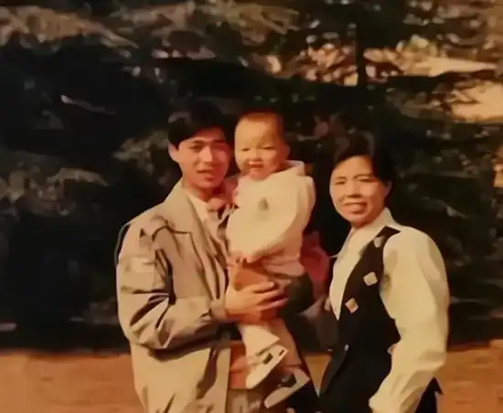 许敏支持者晒姚策童年照与姚威童年成鲜明对比犹如天上低下