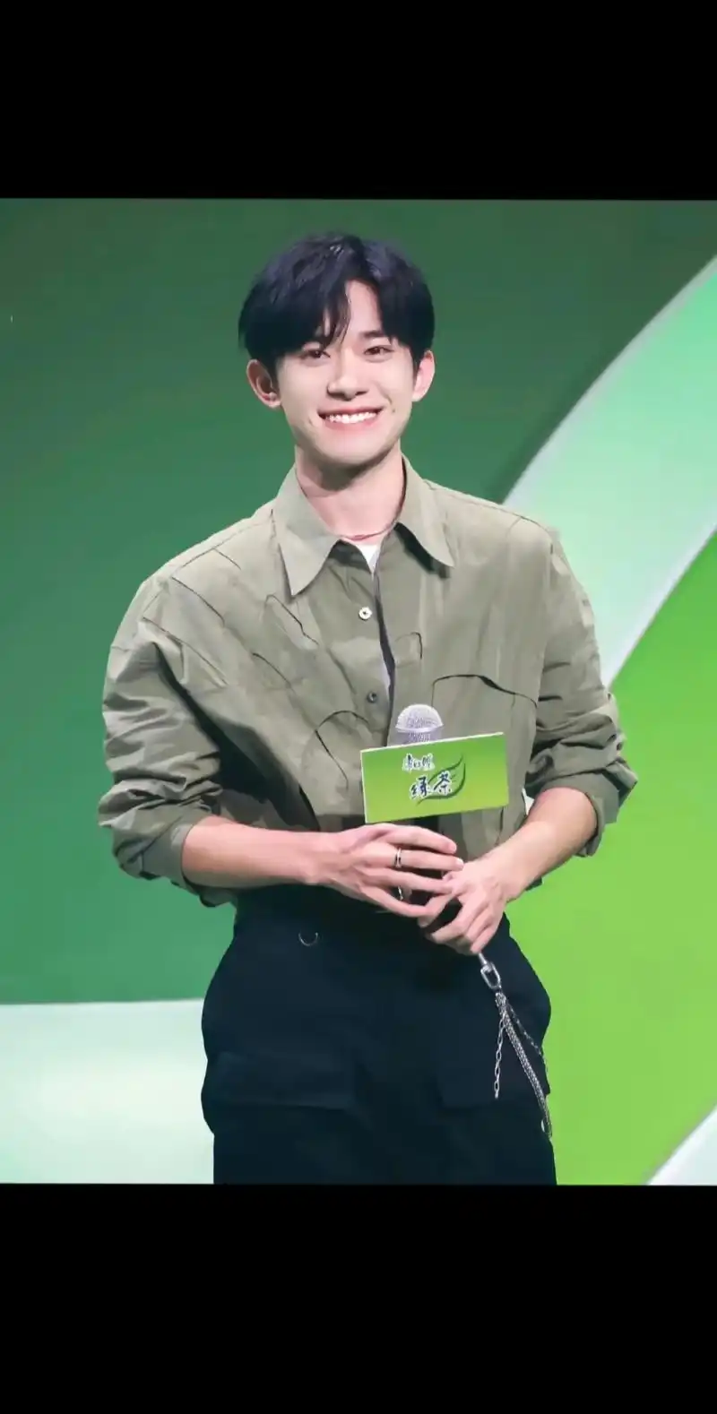 笑起来咋那么可爱捏#易烊千玺 #治愈系笑容 #玺子哥  #笑 - 抖音