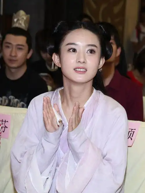 赵丽颖与陈伟霆剧组拍戏,温暖互动,趣味性十足!-度小视