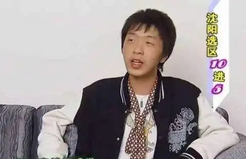 相比于沈梦辰,杜海涛从小家境优渥,学习成绩平平无奇,高中毕业后,考入