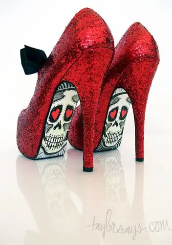 红色骷髅高跟鞋