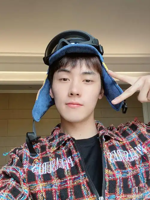 25岁流行乐男歌手任豪深夜发长文向兄弟们特别郑重说声抱歉