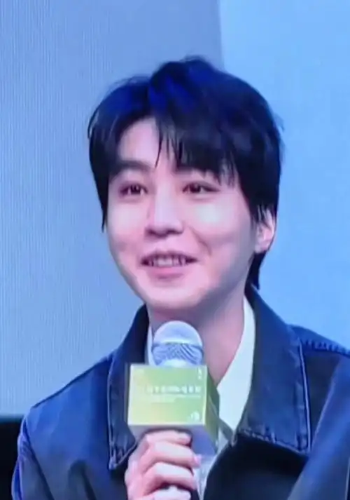 王俊凯王源工作室logo相似